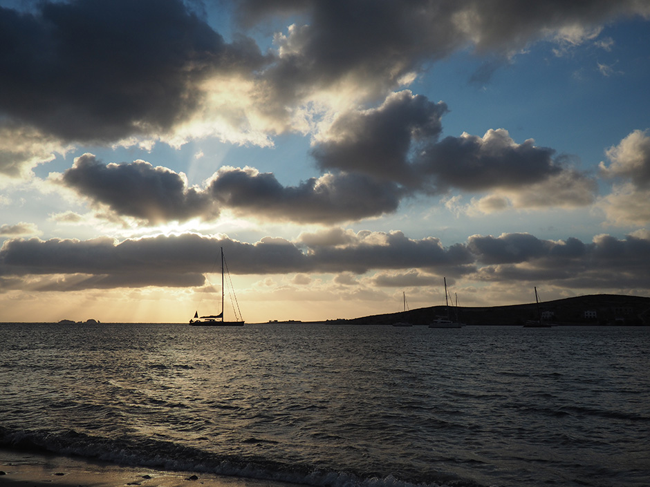 Coucher de soleil à Paros - île des Cyclades en Grèce